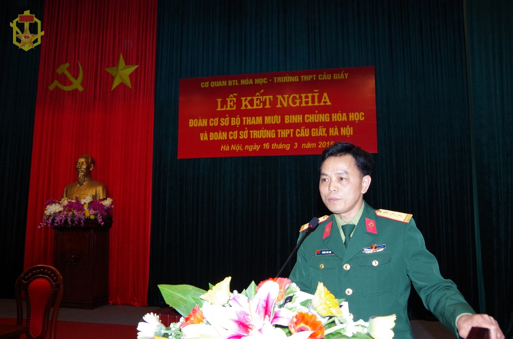 Đồng chí Thượng tá Hoàng Văn thọ, Chủ nhiệm Chính trị/ Bộ Tham mưu phát biểu tại buổi lễ kết nghĩa