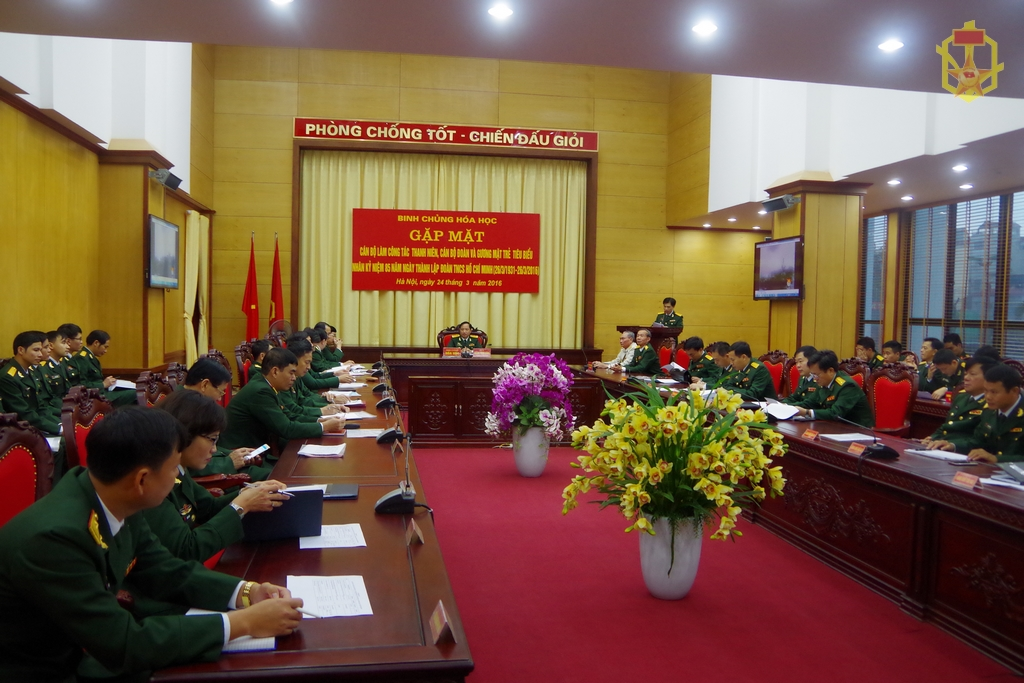 Các đại biểu về dự gặp mặt tham quan báo tường của các Đoàn cơ sở trong Binh chủng