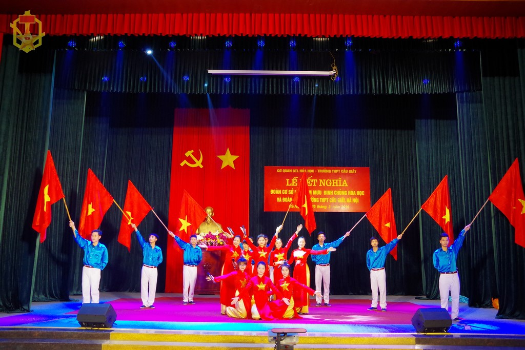 Tiết mục văn nghệ chào mừng lễ kết nghĩa của 2 đơn vị