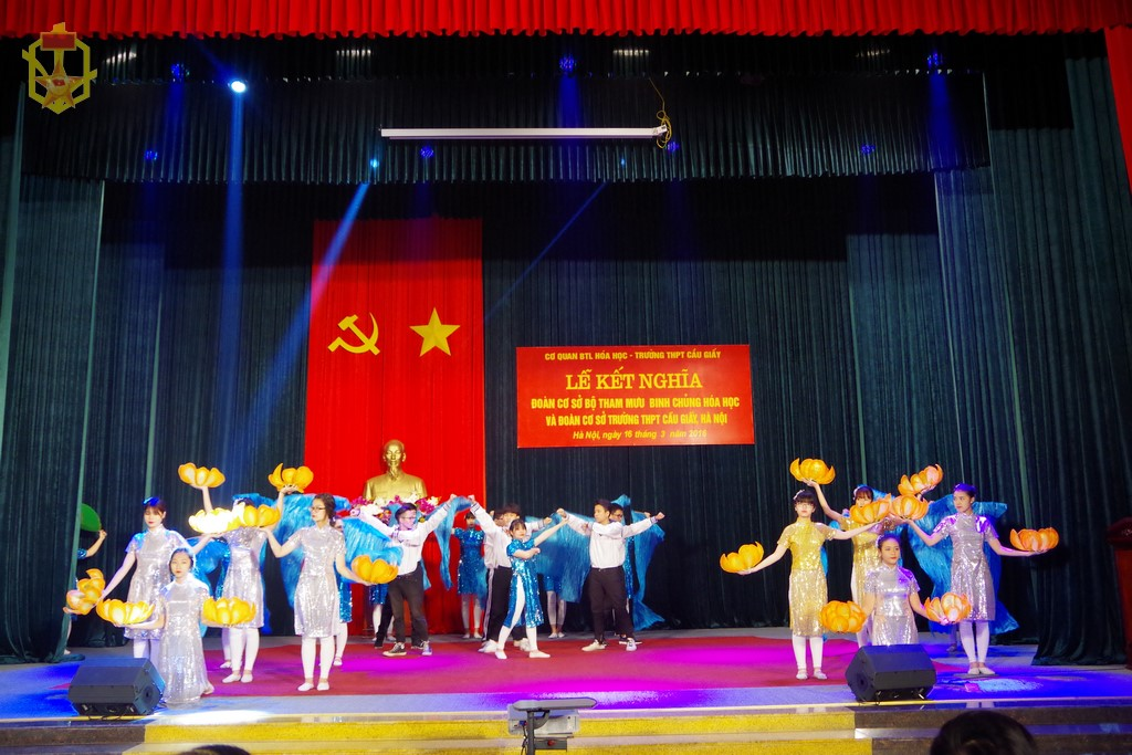 Tiết mục văn nghệ của Đoàn cơ sở Trường Trung học phổ thông Cầu giấy - Hà Nội
