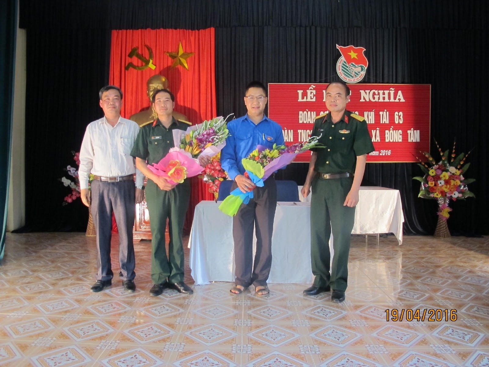 Lễ kết nghĩa giữa Đoàn thanh niên Cộng sản Hồ Chí Minh Kho Khí tài 63 và Đoàn thanh niên Cộng sản Hồ Chí Minh xã Đồng Tâm, huyện Lạc Thủy, tỉnh Hòa Bình