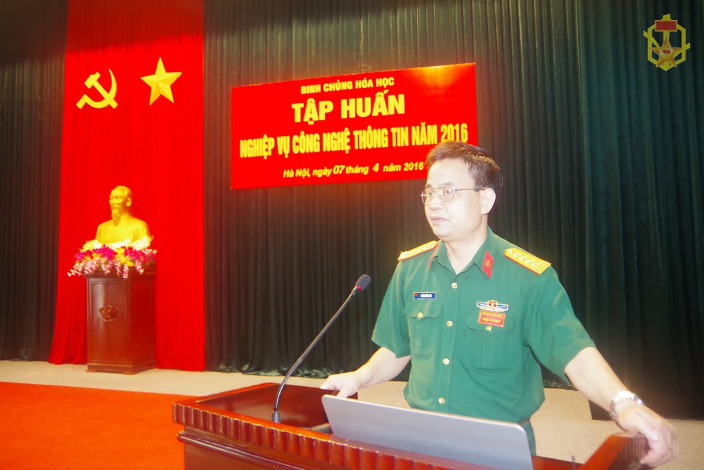 Đồng chí Đại tá Đoàn Đức Anh, Phó Tham mưu trưởng Binh chủng Hóa học phát biểu khai mạc