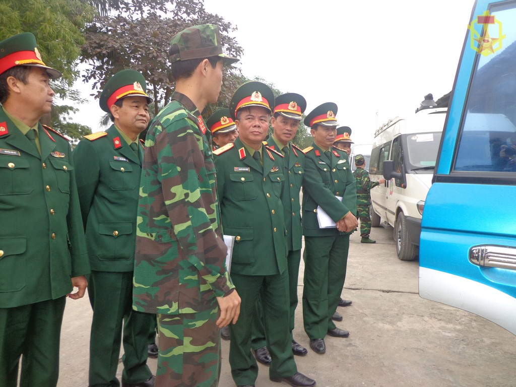 Thủ trưởng Cục Tác chiến/BTTM kiểm tra lực lượng, phương tiện trực SSCĐ bảo vệ Đại hội