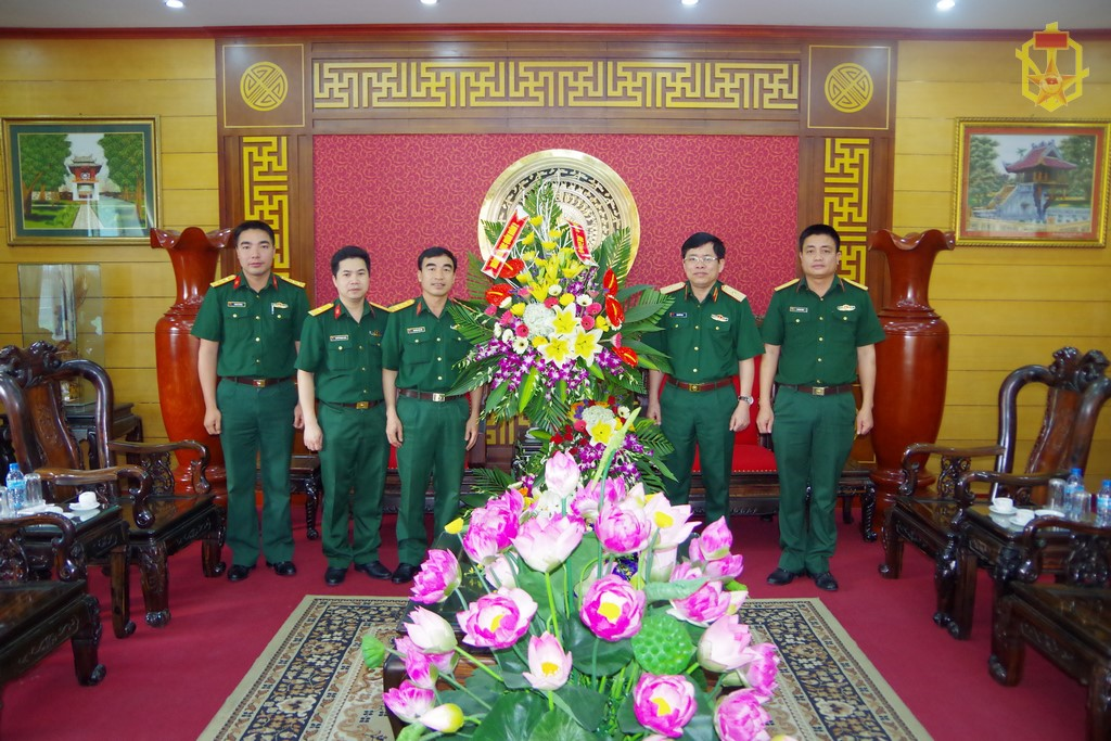 Đảng ủy, chỉ huy Binh chủng Hóa học Kính báo