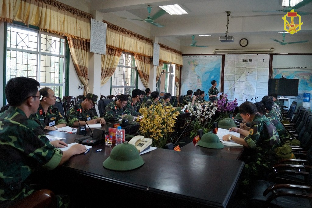 Các đơn vị khu vực 50B diễn tập chỉ huy tham mưu một bên hai cấp trên bản đồ