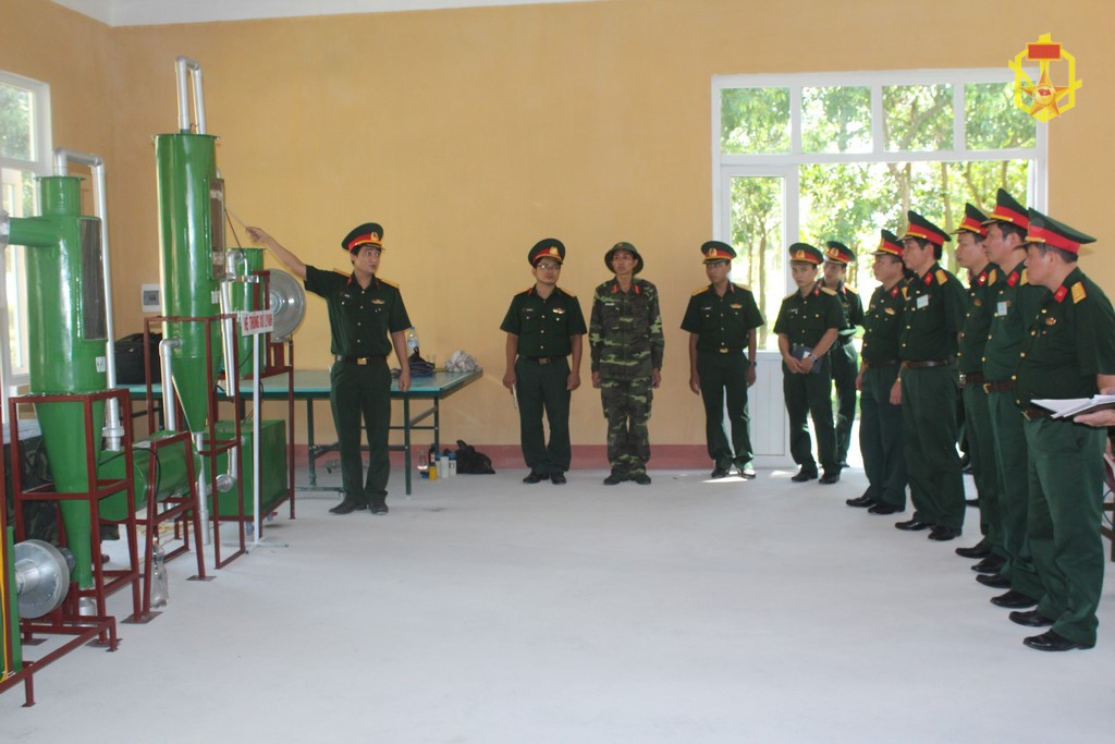 Trường Sĩ quan Phòng hóa tổ chức Hội thi sáng kiến cải tiến mô hình học cụ huấn luyện