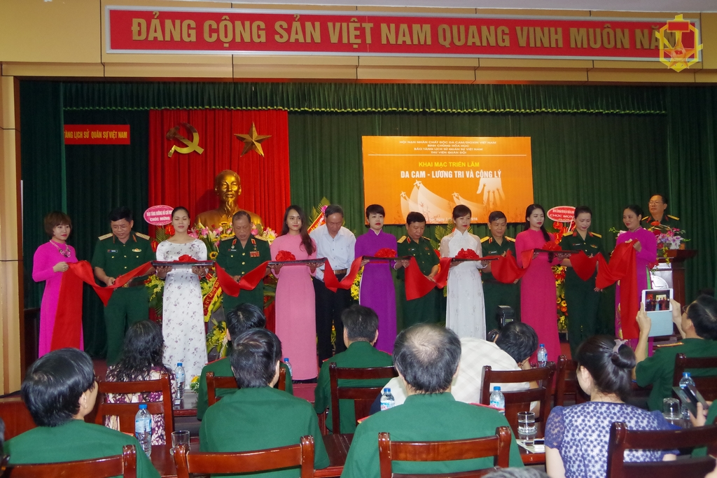 Khai mạc triển lãm "Da cam - Lương tri và công lý