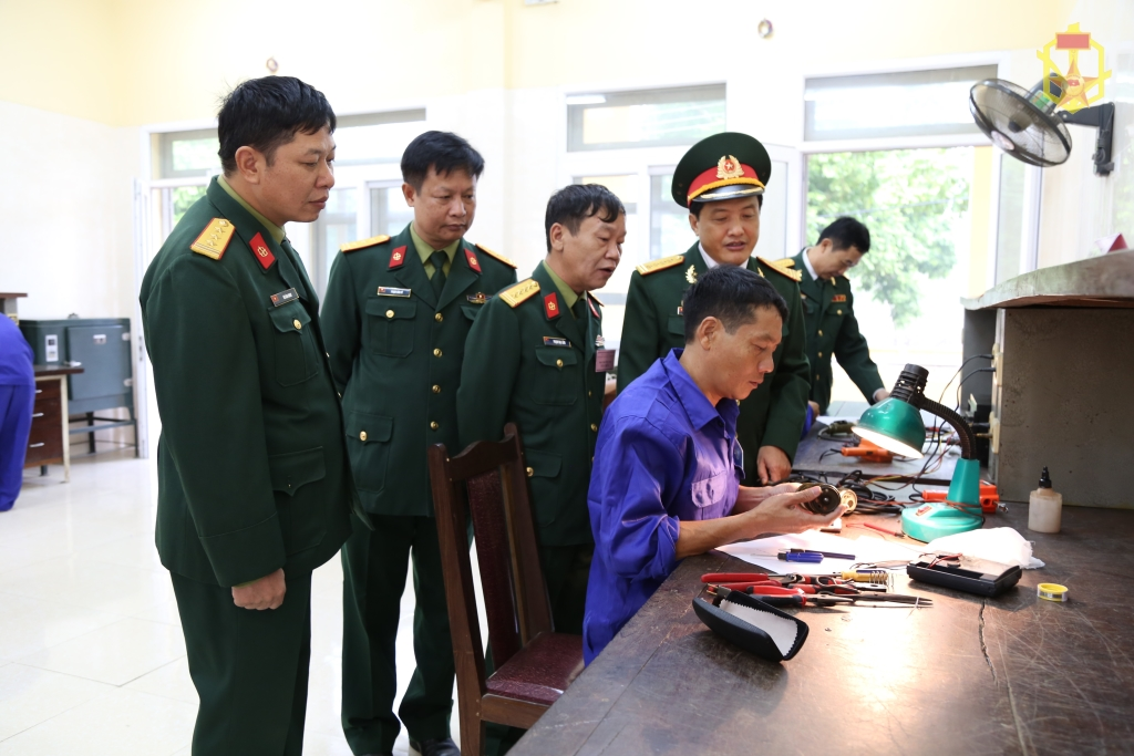 Hội thi sửa chữa trang bị khí tài hóa học toàn quân năm 2016