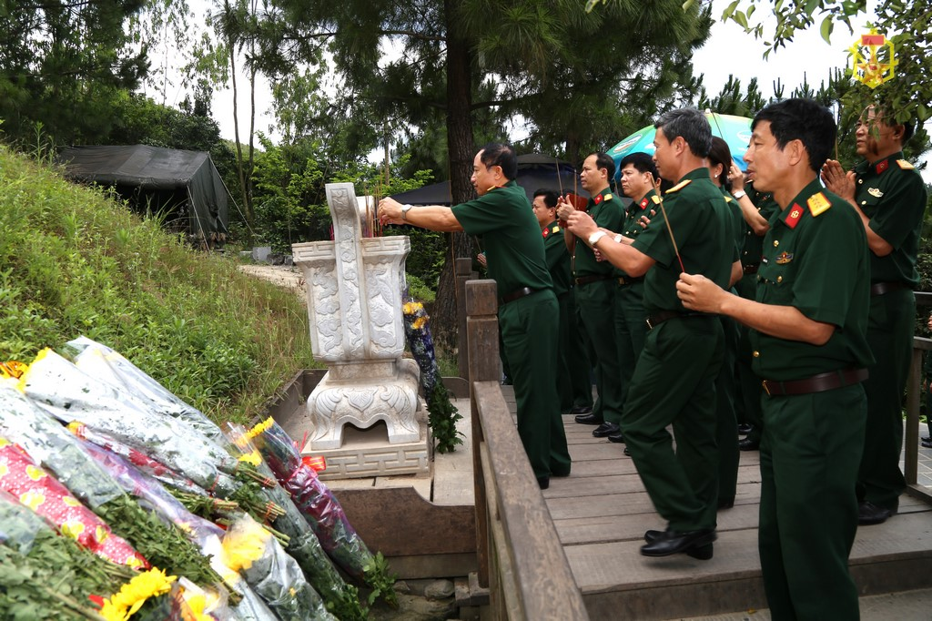 Tổ chức thăm quan, học tập truyền thống