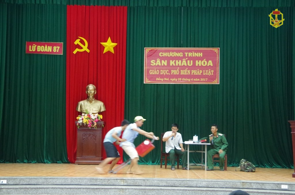 Đa dạng hóa các hình thức phối hợp, phổ biến, giáo dục pháp luật ở Lữ đoàn 87