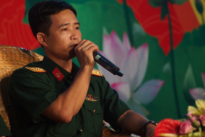 Đại úy Nguyễn Việt Nga (Xưởng trưởng Xưởng xe máy đặc chủng, Bí thư Đoàn cơ sở Nhà máy X61), một trong những gương mặt trẻ xuất sắc có nhiều sáng kiến cải tiến khoa học của Binh chủng Hóa học