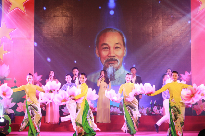 Tuổi trẻ Binh chủng Hóa học “cháy” hết mình với các tiết mục văn nghệ