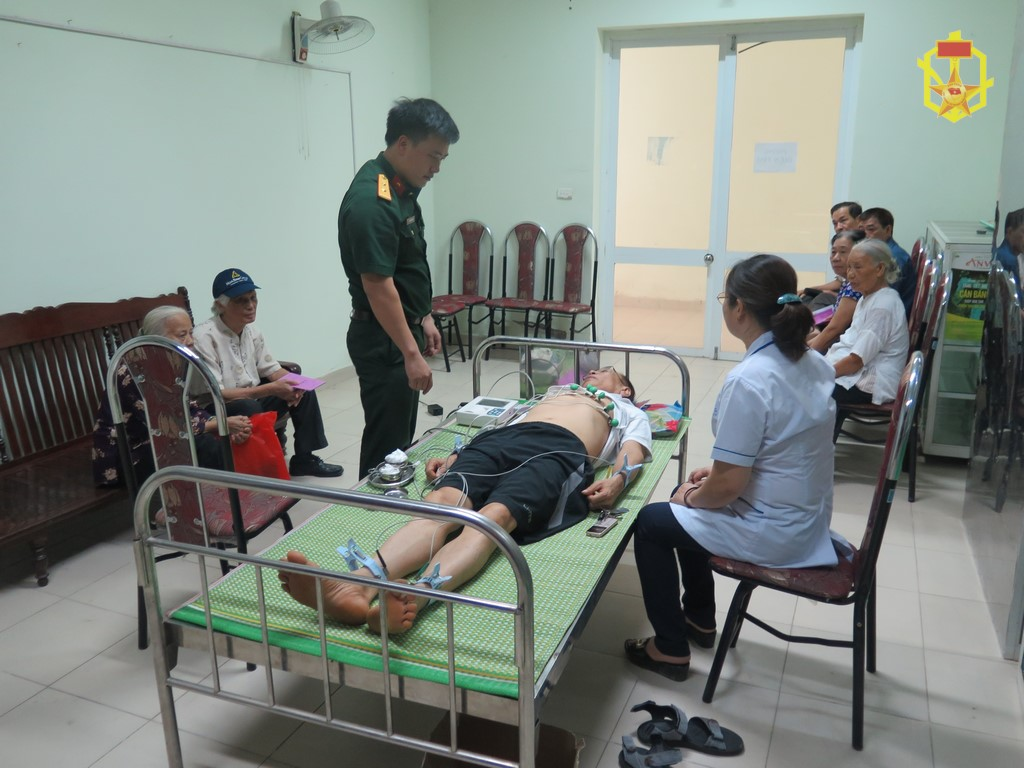 Quân y Cơ quan Bộ Tư lệnh khám, cấp thuốc miễn phí cho đối tượng chính sách trên địa bàn đóng quân
