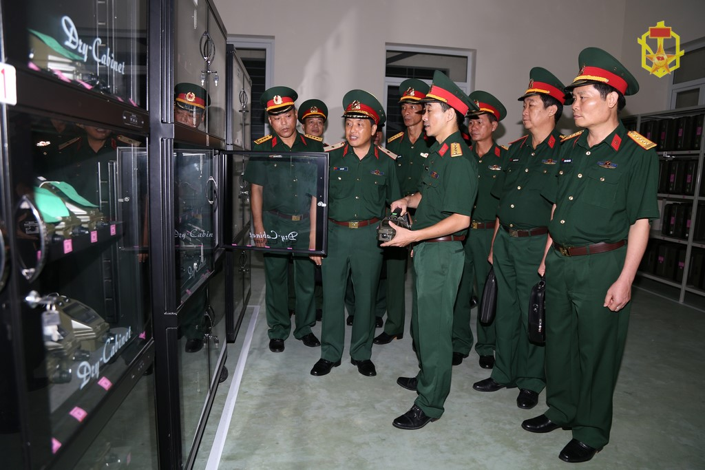 Đoàn công tác Bộ Tư lệnh kiểm tra Nhà máy X61 và kho K61