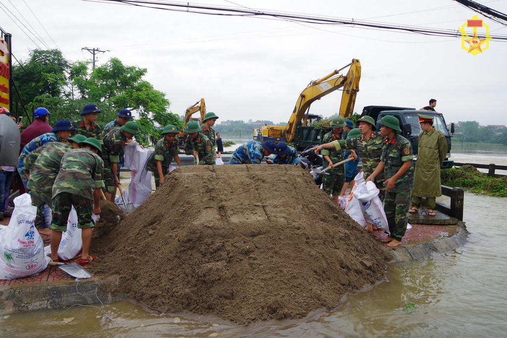 Trường Sĩ quan Phòng hóa phát huy tốt “4 tại chỗ” trong khắc phục ảnh hưởng của cơn bão số 10