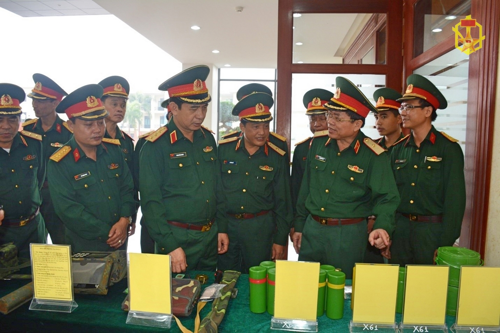 Thượng tướng Phan Văn Giang đến kiểm tra và làm việc tại Bộ tư lệnh Hóa học