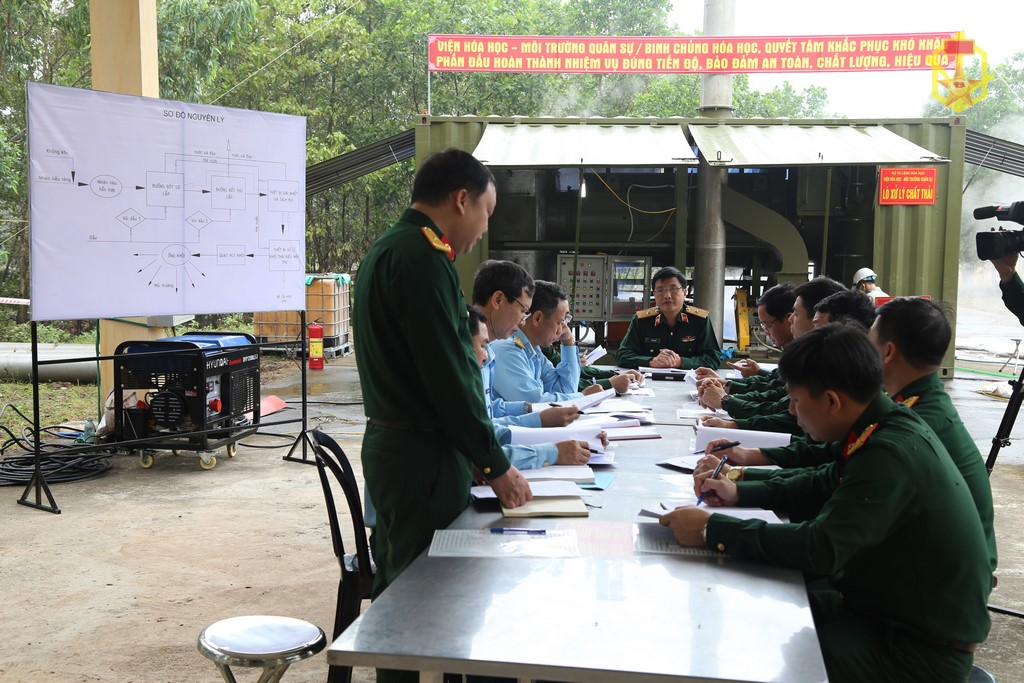Binh chủng Hóa học kiểm tra công tác xử lý chất thải nguy hại và đạn hóa học tồn lưu sau chiến tranh