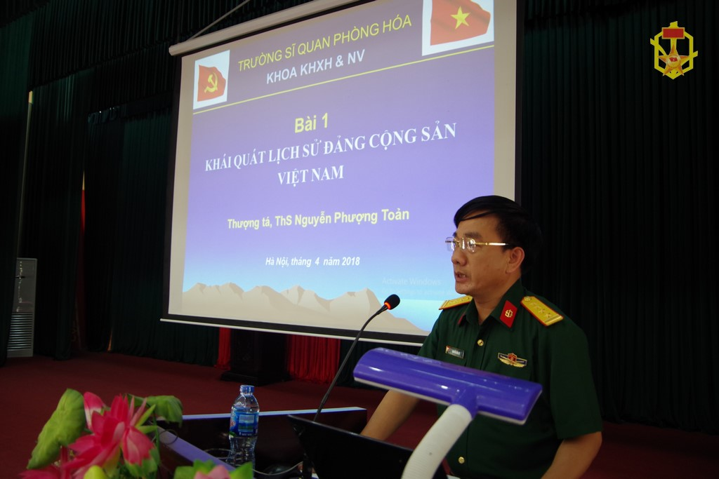Trường Sĩ quan Phòng hóa tổ chức lớp bồi dưỡng lý luận chính trị dành cho đối tượng kết nạp Đảng năm 2018