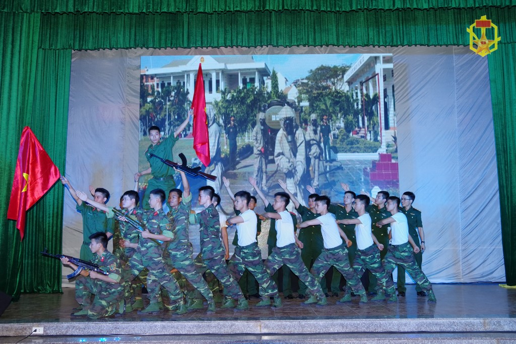 GẶP MẶT NHÂN KỶ NIỆM 60 NĂM NGÀY TRUYỀN THỐNG BỘ ĐỘI HOÁ HỌC VÀ ĐÓN NHẬN HUÂN CHƯƠNG QUÂN CÔNG HẠNG NHÌ KHU VỰC PHÍA NAM