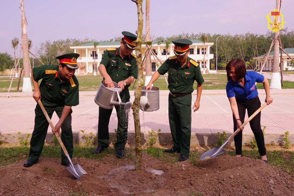 Lữ đoàn 87 hưởng ứng tết trồng cây nhớ ơn Bác Hồ