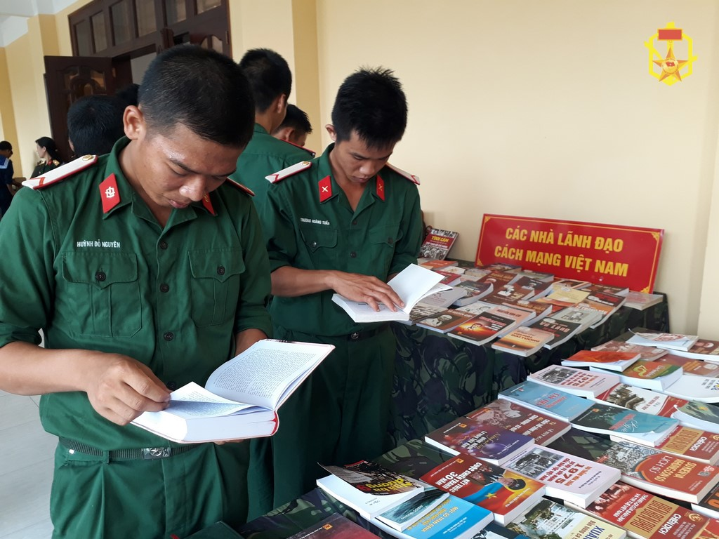 Binh chủng Hóa học Triển lãm sách, hiện vật bảo tàng, giao lưu văn nghệ kỷ niệm 73 năm Cách mạng tháng Tám và Quốc khánh Nước Cộng hòa xã hội Chủ nghĩa Việt Nam