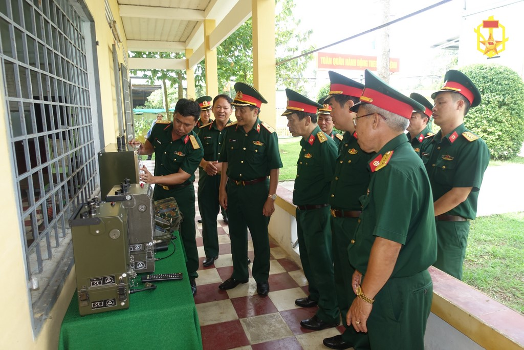 Binh chủng Hóa học làm việc tại Quân khu 9