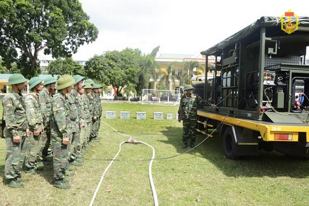 Coi trọng huấn luyện làm chủ khí tài hiện đại