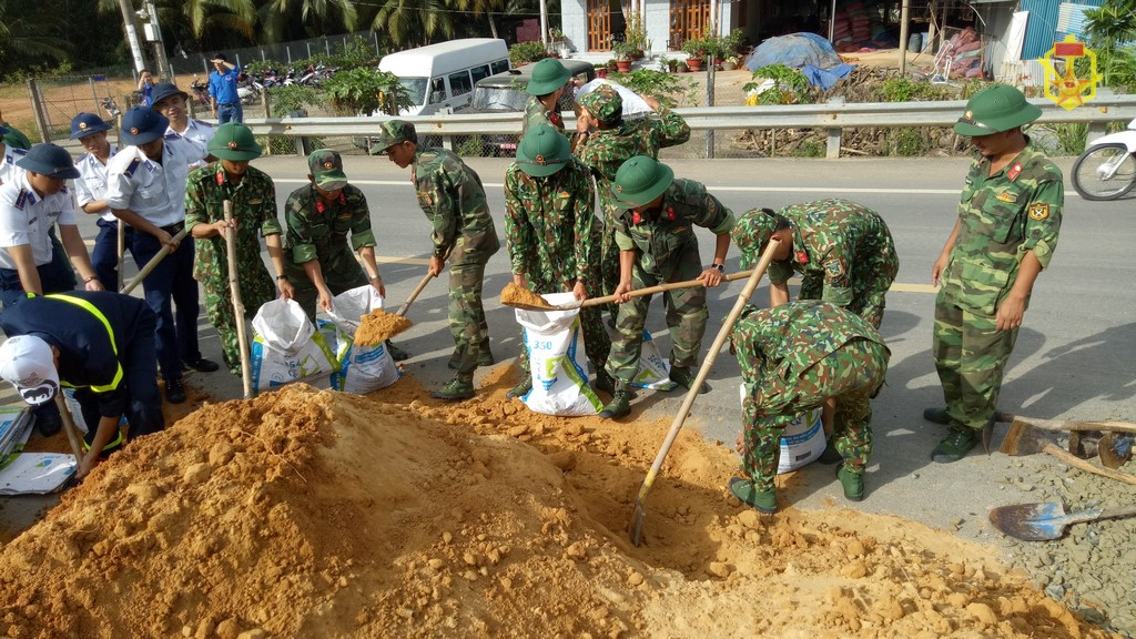 Cán bộ, chiến sĩ Lữ đoàn 87 tích cực tham gia làm công tác dân vận