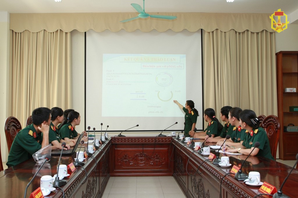 Phụ nữ Viện Hóa học môi trường Quân sự “tiến quân vào khoa học, công nghệ”