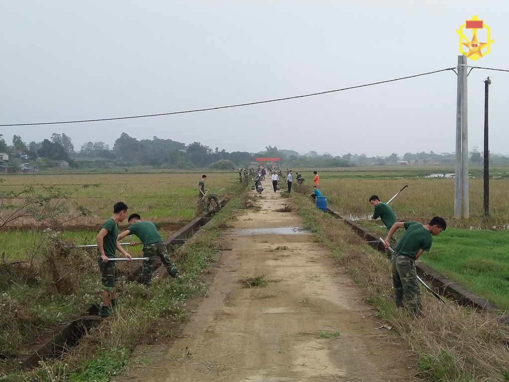Trường Sĩ quan Phòng hóa tích cực tham gia phong trào “Quân đội chung sức xây dựng nông thôn mới”