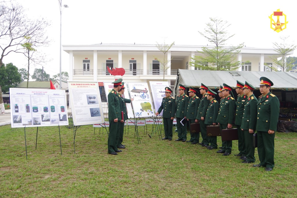 Tư lệnh Binh chủng Hóa học kiểm tra các mặt công tác của Lữ đoàn 86
