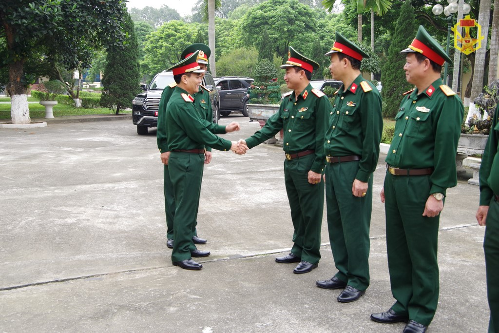 Đoàn công tác Bộ Tổng Tham mưu Thăm và làm việc tại Trường Sĩ quan Phòng hóa