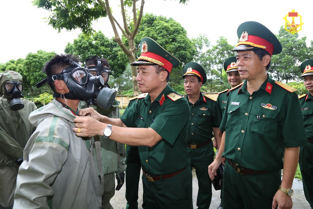 Nâng cao chất lượng đội ngũ cán bộ đáp ứng yêu cầu xây dựng Binh chủng Hóa học tinh, gọn, mạnh