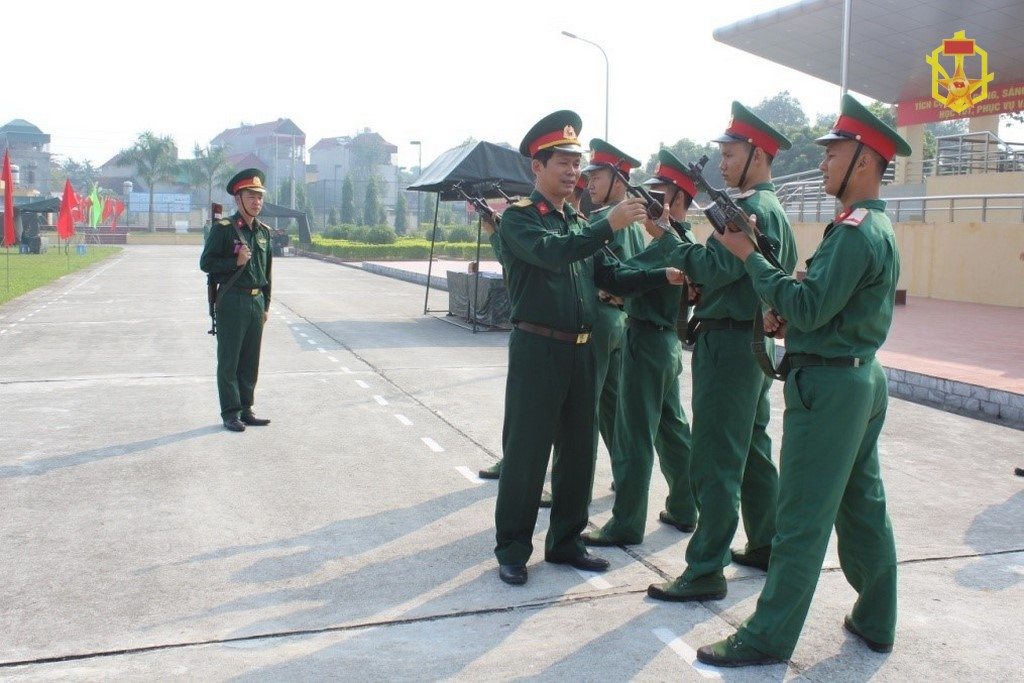 Trường Sĩ quan Phòng hóa làm tốt công tác huấn luyện tại chức, rèn luyện thể lực cho cán bộ, QNCN, VCQP, học viên, HSQ-BS