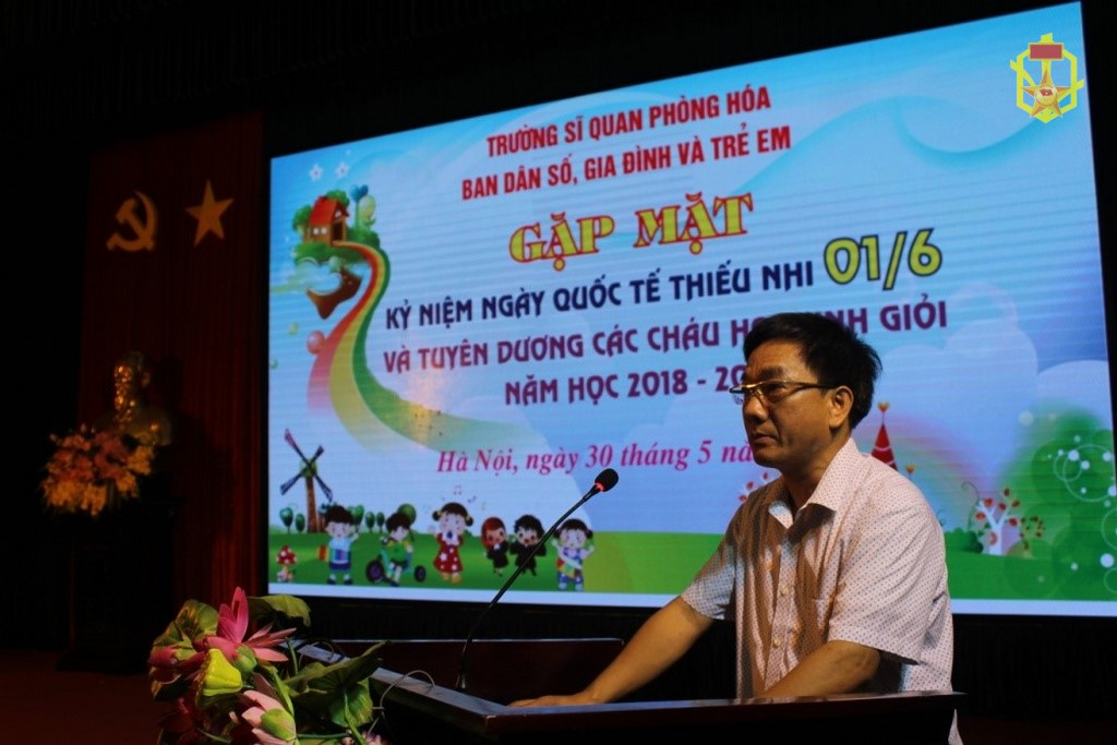 Trường Sĩ quan Phòng hoá tổ chức gặp mặt kỷ niệm ngày Quốc tế thiếu nhi 01/6 và tuyên dương, trao thưởng cho các cháu học sinh giỏi năm học 2018 - 2019