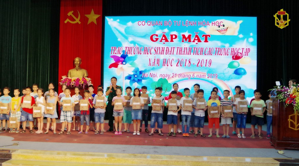 Gặp mặt học sinh giỏi, học sinh tiên tiến năm học 2018- 2019