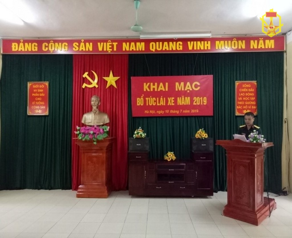 Lữ đoàn Phòng hóa 86 nâng cao trình độ tay lái của đội ngũ lái xe đặc chủng
