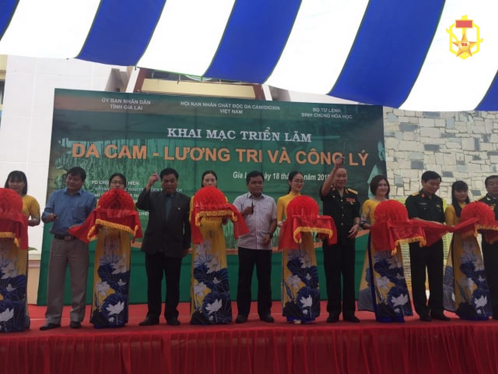 Binh chủng hóa học phối hợp tổ chức Triển lãm “da cam-lương tri và công lý” pleiku2019