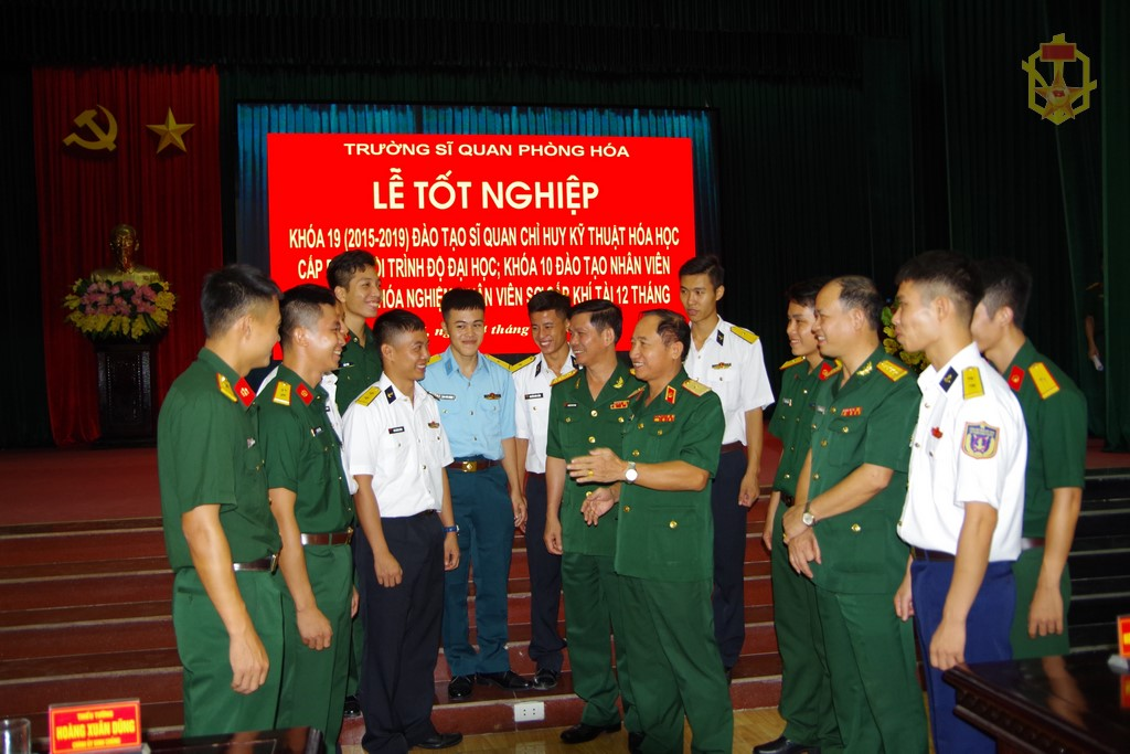 Trường Sĩ quan Phòng hóa tổ chức Lễ tốt nghiệp khóa 19 đào tạo sĩ quan chỉ huy kỹ thuật hóa học cấp phân đội trình độ đại học, khóa 10 đào tạo nhân viên trung cấp hóa nghiệm và nhân viên sơ cấp khí tài 12 tháng
