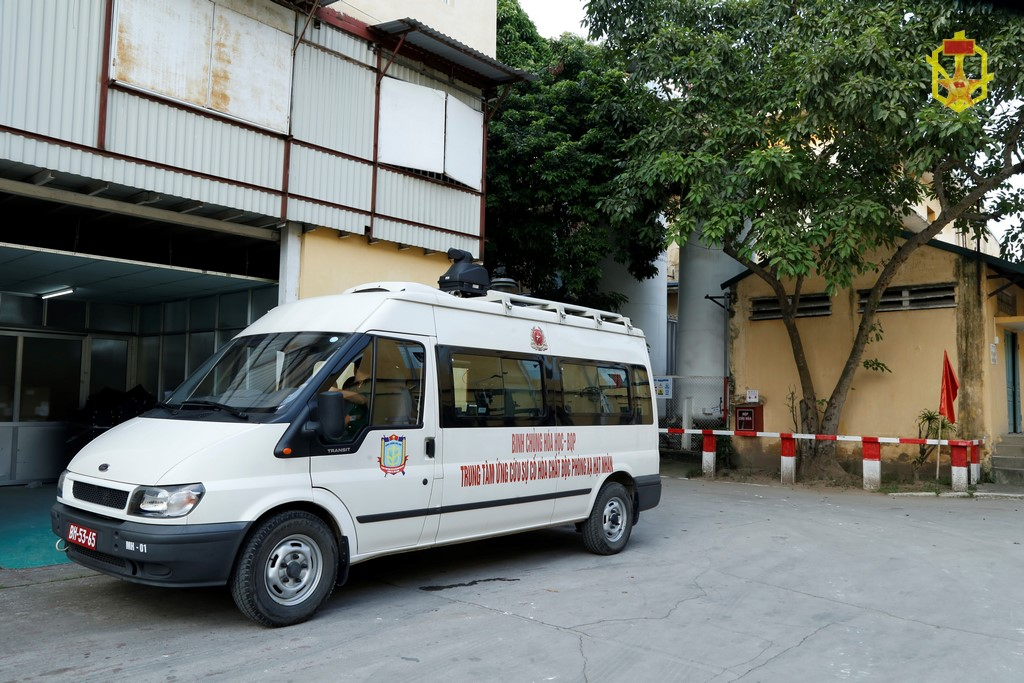 Binh chủng Hóa học tham gia khắc phục xử lý ô nhiễm môi trường tại khu vực cháy nhà kho của Công ty Cổ phần bóng đèn, phích nước Rạng Đông