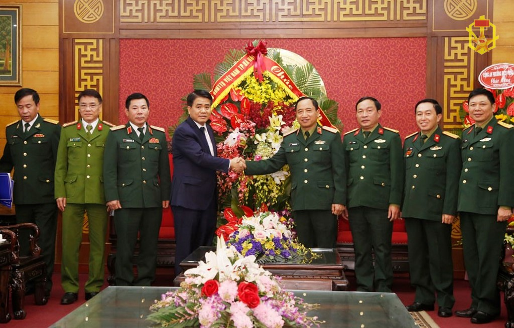 Ông Nguyễn Đức Chung - UVTW Đảng, Phó Bí thư thành ủy, Chủ tịch UBND TP Hà Nội tới thăm và chúc mừng cán bộ, chiến sĩ Binh chủng Hóa học nhân kỷ niệm 75 năm Ngày thành lập Quân đội nhân dân Việt Nam (22/12/1944-22/12/2019).