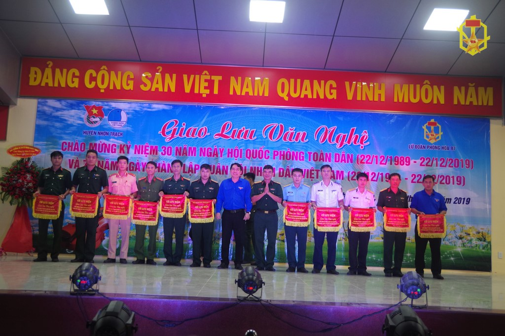 Lữ đoàn 87 phối hợp với huyện đoàn Nhơn Trạch tổ chức tốt đêm giao lưu văn nghệ kỷ niệm 75 năm Ngày thành lập Quân đội nhân dân Việt Nam (22/12/1944-22/12/2019), 30 năm Ngày hội Quốc phòng toàn dân (22/12/1989-22/12/2019).