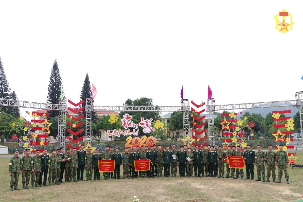 Bộ Tư lệnh Binh chủng Hóa học sinh hoạt đối thoại dân chủ với cán bộ, chiến sĩ Lữ đoàn 86