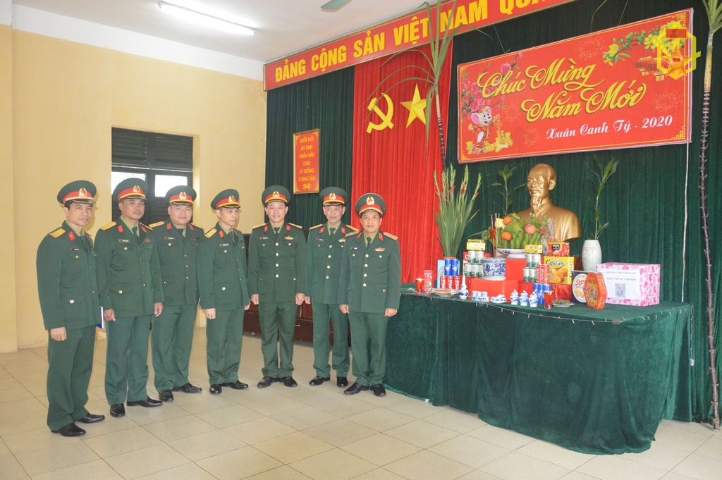 Tư lệnh Binh chủng Hóa học thăm và kiểm tra công tác chuẩn bị đón Tết Nguyên đán Canh Tý năm 2020 của Lữ đoàn 86
