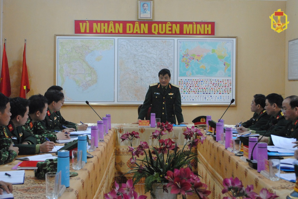 Đoàn công tác Bộ Tư lệnh Hóa học kiểm tra Tại tiểu đoàn 905