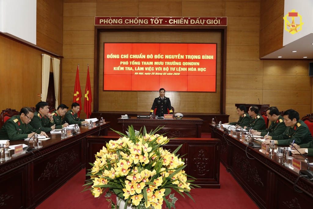 Phó Tổng Tham mưu trưởng làm việc với Binh chủng Hóa học