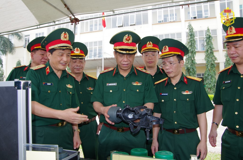 Đoàn công tác Bộ Tổng tham mưu kiểm tra công tác nghiên cứu khoa học, sáng kiến cải tiến kỹ thuật của Viện Hóa học Môi trường quân sự - Binh chủng Hóa học