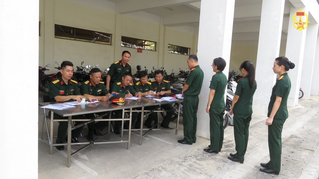 Cơ quan Bộ Tư lệnh tổng kiểm tra tình trạng kỹ thuật, giấy tờ đối với phương tiện cá nhân