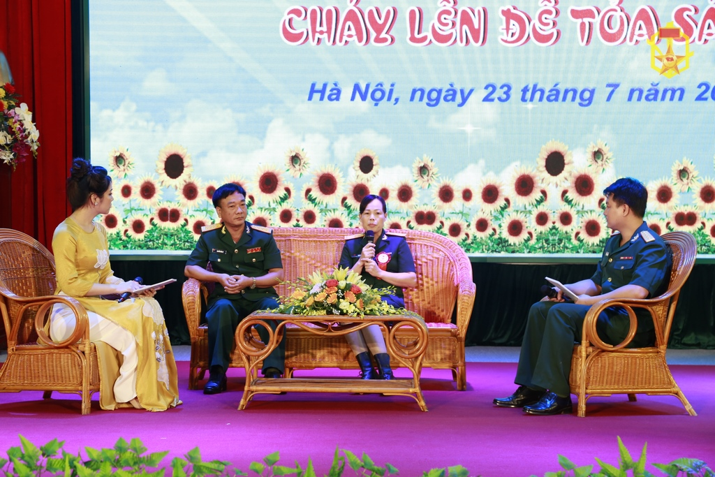 Binh chủng Hóa học tổ chức Tọa đàm-tuyên dương điển hình tiên tiến trong công đoàn, phụ nữ giai đoạn 2015-2020