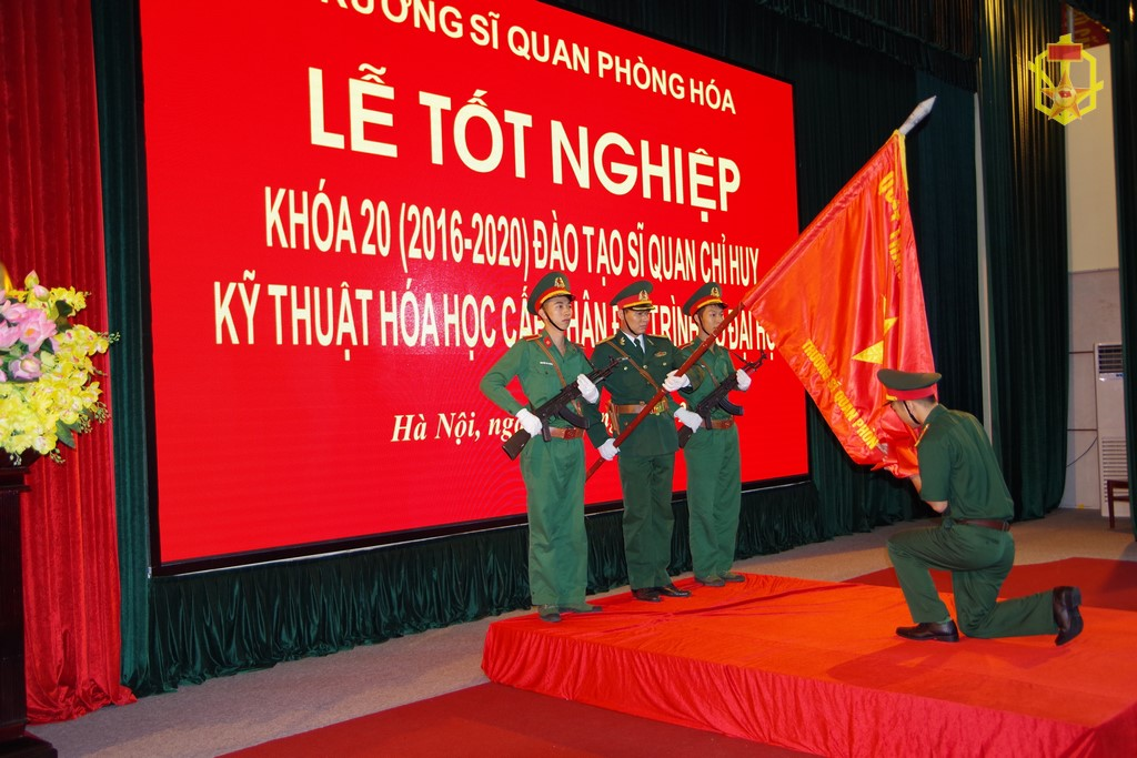 Trường Sĩ quan Phòng hóa tổ chức Lễ Tốt nghiệp cho học viên ĐK20